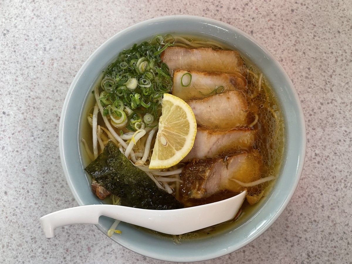 加工前：スマホで撮ったラーメン写真